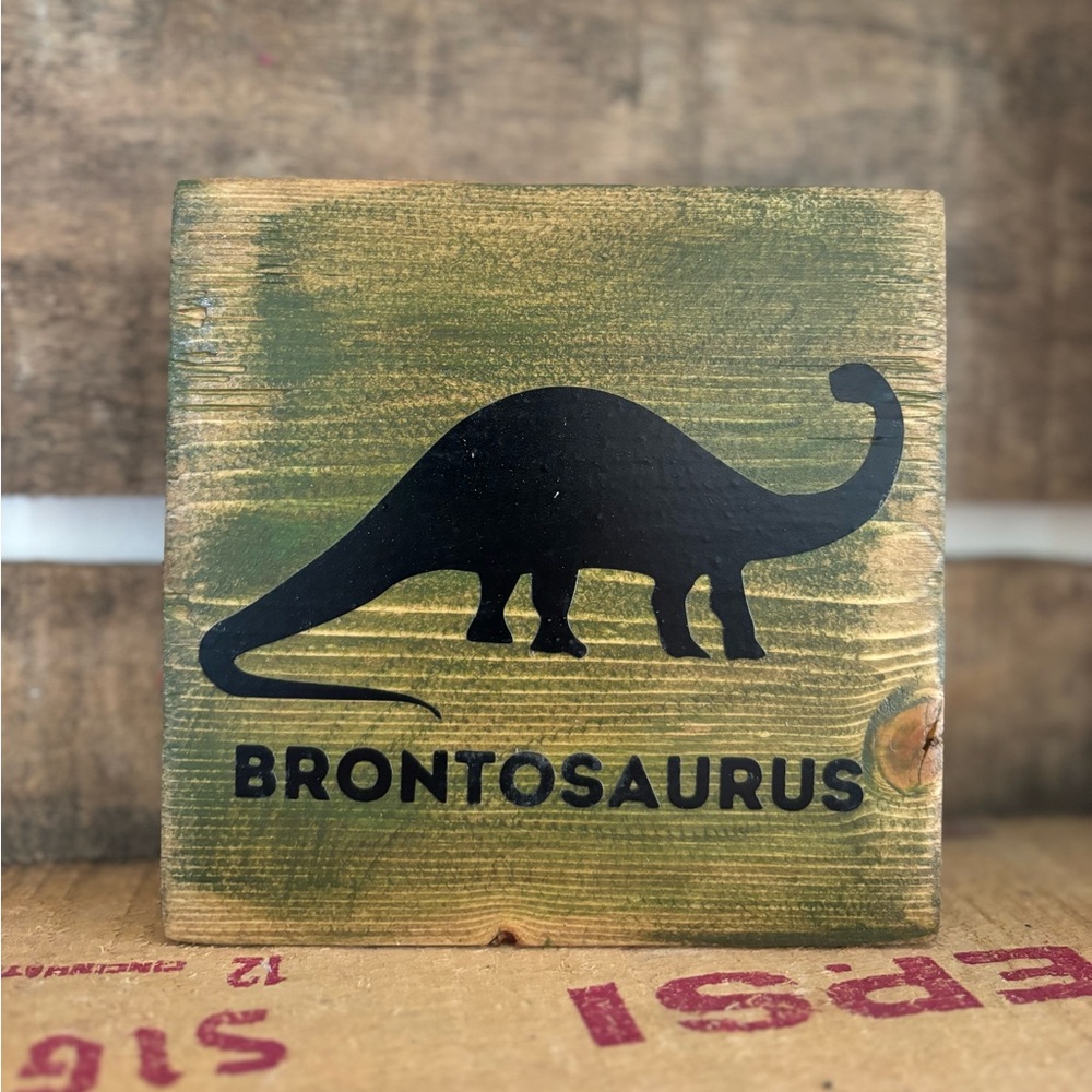 Brontosaurus Decor